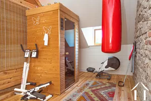 Salle de fitness avec sauna