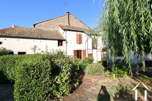 Maison avec jardin clos dans un village médiéval Ref # CR5358BS 